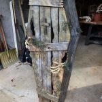 Pallet-wood-coffin-decoration-for-Halloween_1